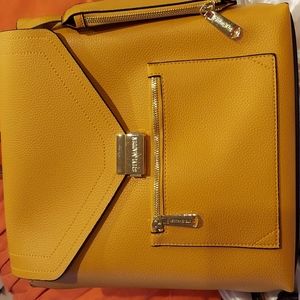 LOOKIE @ Steve Madden